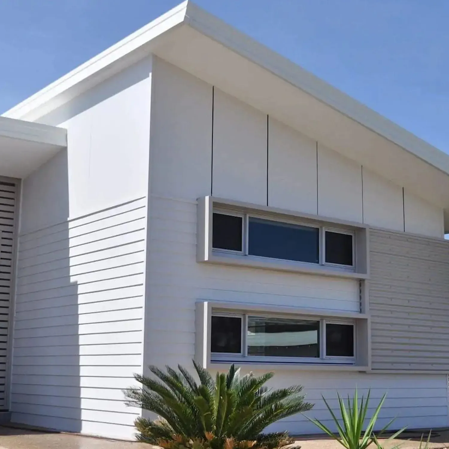 DPW2304_01_01_f7eb6c2dc1bf7b97507aa5729b2de51f4a94f585_FcdsLnngsBGCFbrCmntDrplnk51 Innova Duraplank™ Fibre Cement Cladding Woodgrain