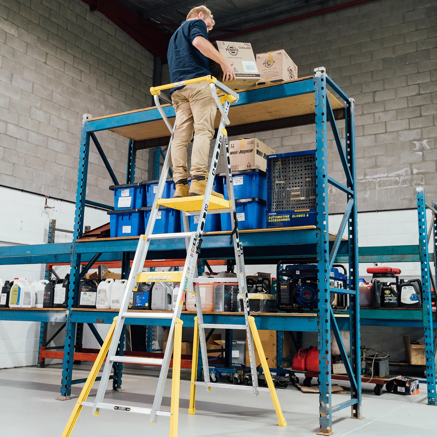 FS13999_02_04_a05c5324fd5258663a80b5bfb7a6e9b8dcead994_FS13999_AI_stackingshelves6step Bailey Adjustable Height Platform Step Ladder