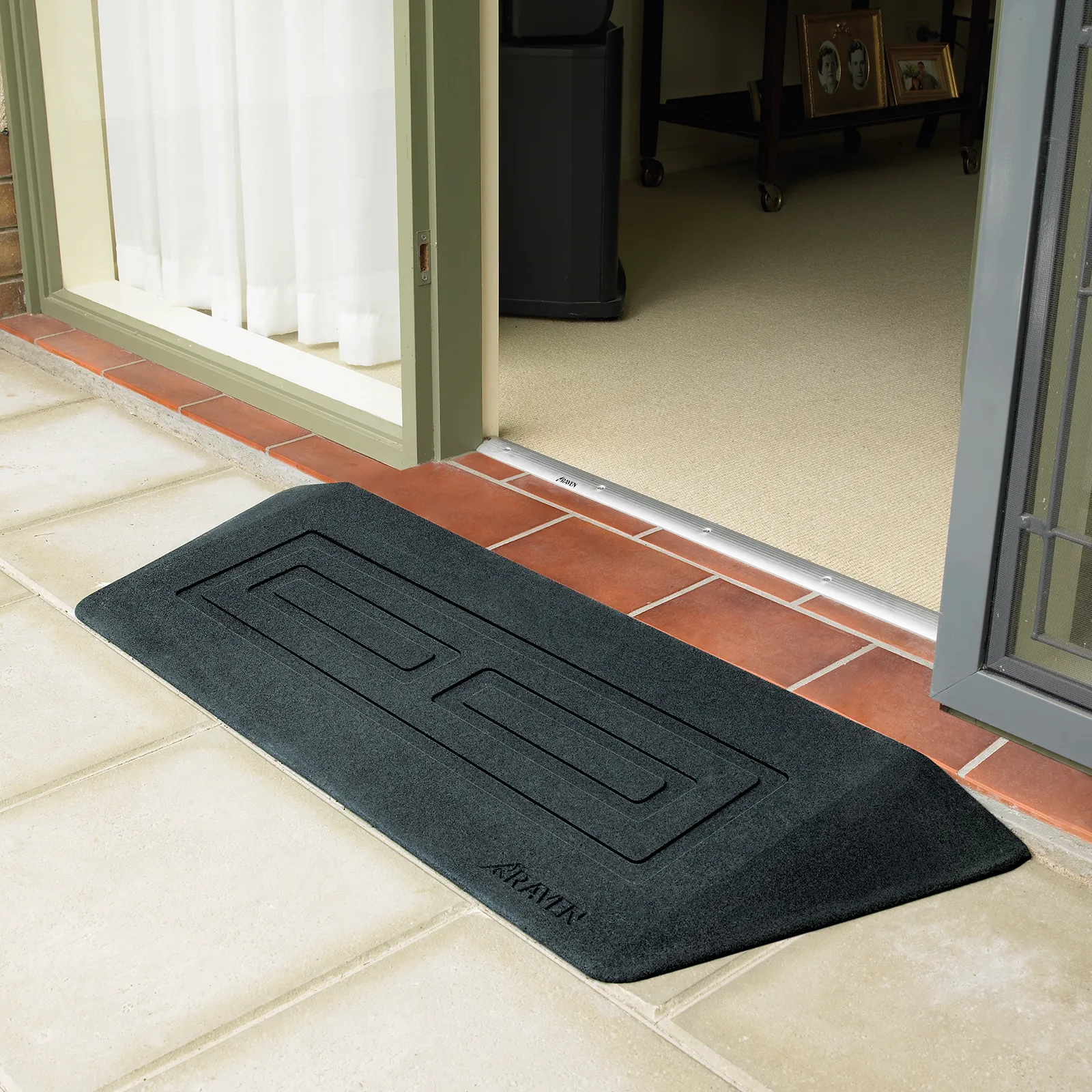 TR050_01_01_b07f8e7787159355f0664716b1b91ab8b432e0be_TR050_Secondary_Image__1_ Raven Threshold Access Ramp Black
